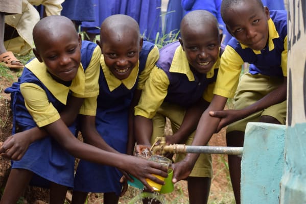 Maongoa students using water tank